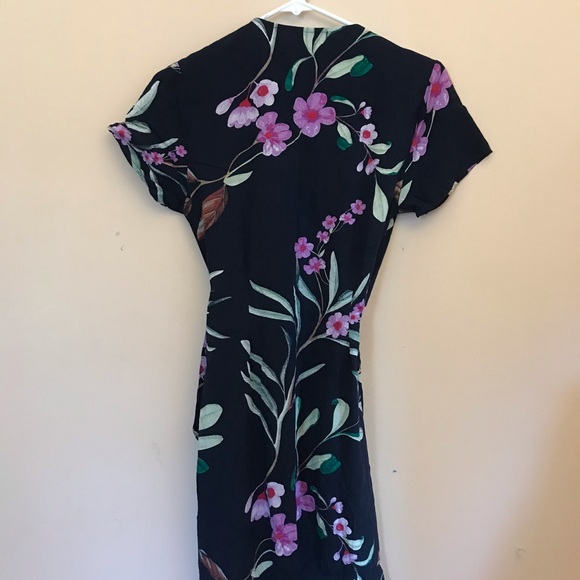 Floral navy wrap dress - Picture 5 of 6